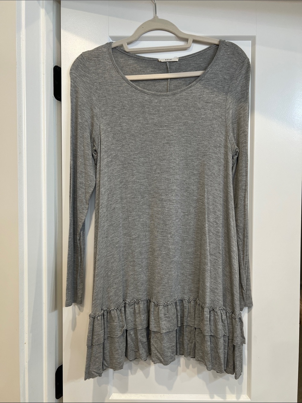 easel Gray Long-Sleeve Ruffle-Hem Tunic